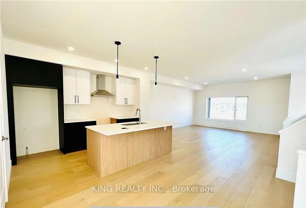 3 bed, $2,700 — Photo 2