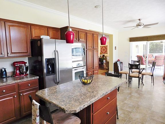 4th image of 335 Forest Hill Dr