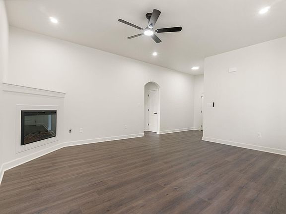 5th image of 51 Springtree Cir