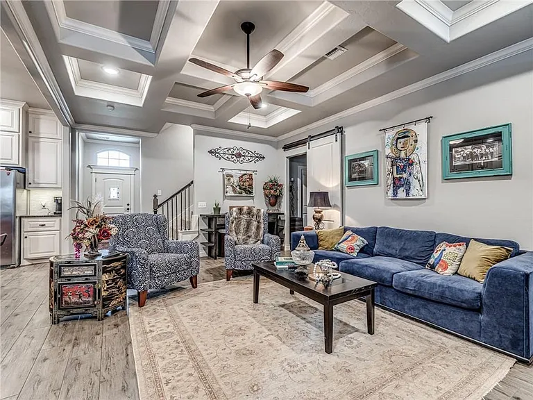5009 Crater Lake Dr — Photo 7
