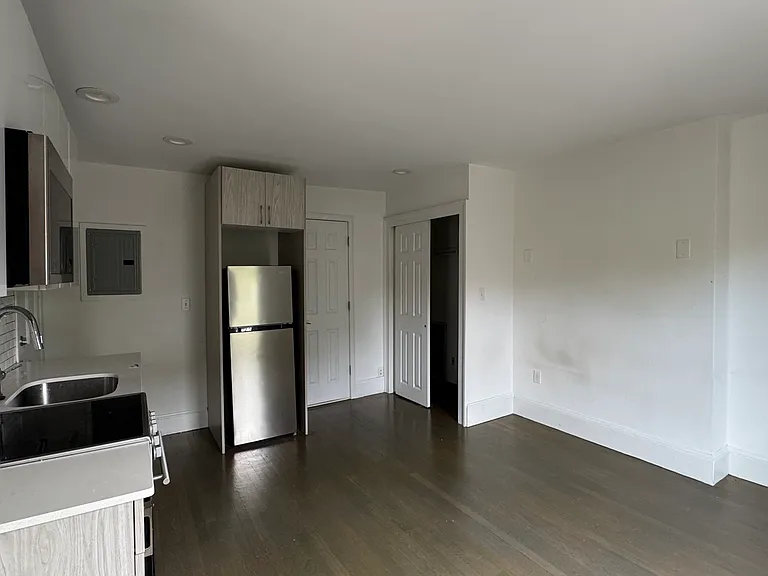 226 Newbury St #4R — Photo 1
