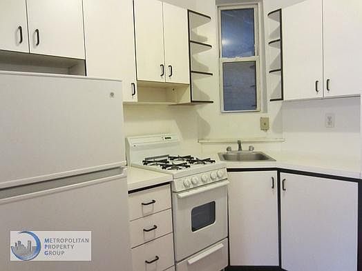 5th image of 346 W 52nd St Frnt 2