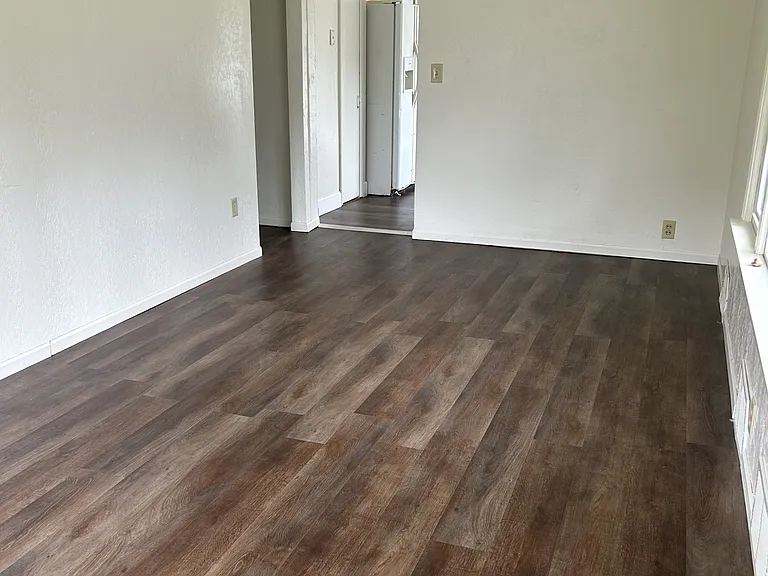 3748 4th Ave E — Photo 2