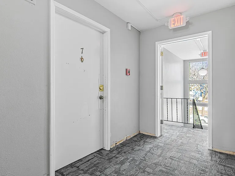 1086 York Ave #1 — Photo 4