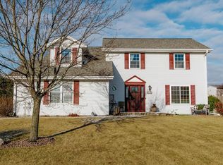 8575 S Apple Creek Dr, Oak Creek, WI 53154