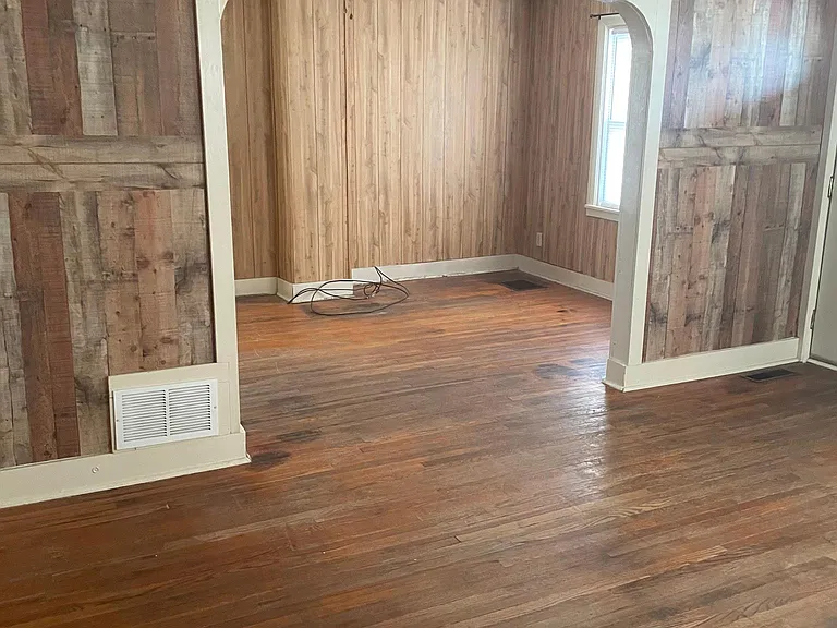 295 N Locust Point Rd — Photo 6