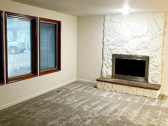 4th image of 3909 Riverward Ct