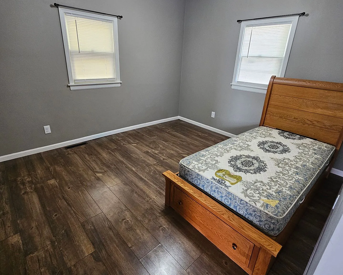 1118 N Adams St — Photo 4