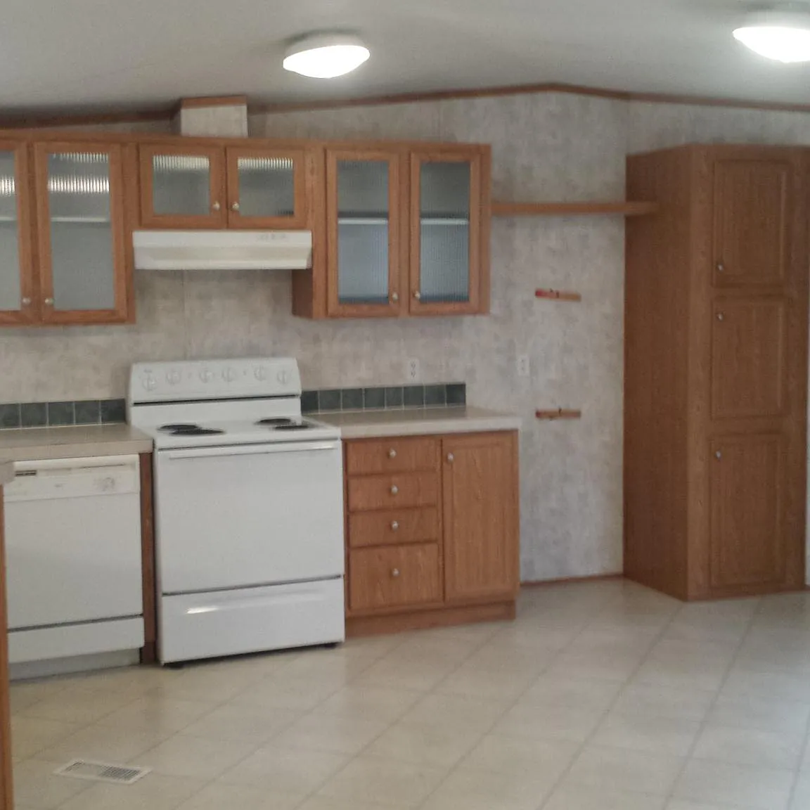 3 bed, 1328 sqft, $1,000 — Photo 3