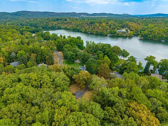 2nd image of 218 Scenic Dr