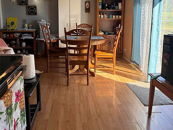 5th image of 2613 Forestview Dr