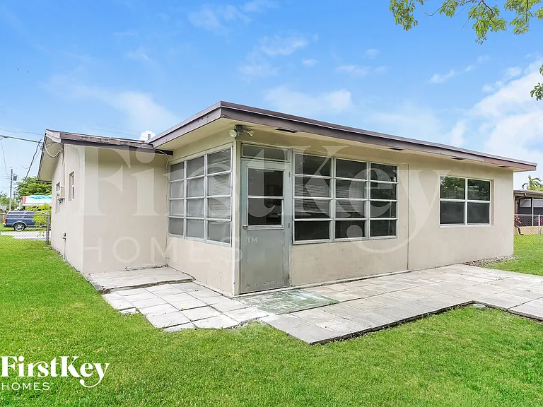 6891 NW 25th Ct — Photo 14