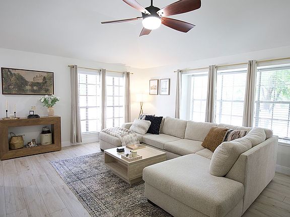 3rd image of 501 Battlecreek Ln