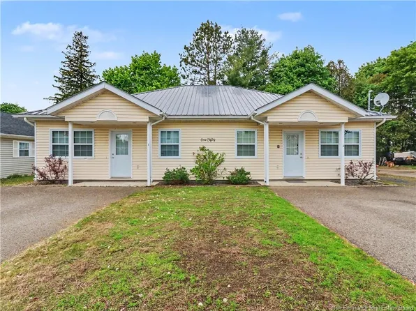 150 Union St, Woodstock, NB E7M 2X2
