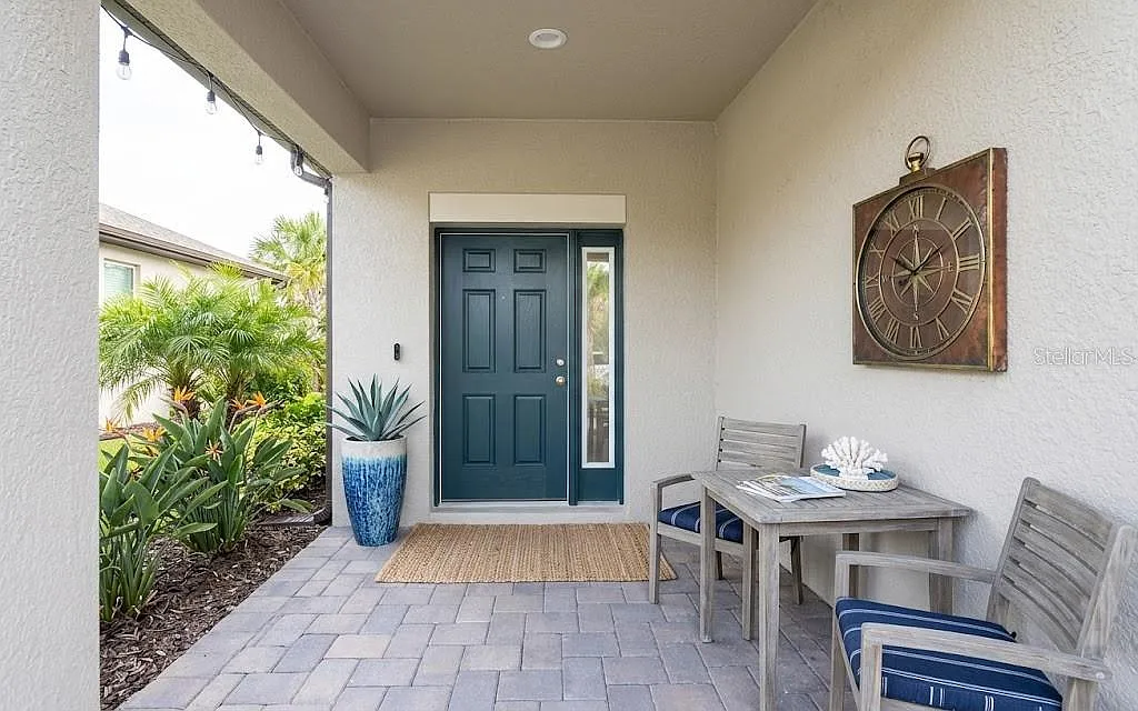 3 bed, 2.0 bath, 2076 sqft, $2,500 — Photo 2