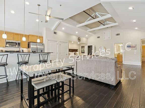 5th image of 339 Carondelet St APT 4F