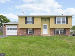 143 N Harrison Rd, Sterling, VA 20164