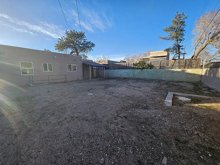 1216 Columbia Dr NE — Photo 17