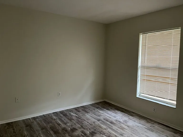 1020 Hagle Park Rd — Photo 5