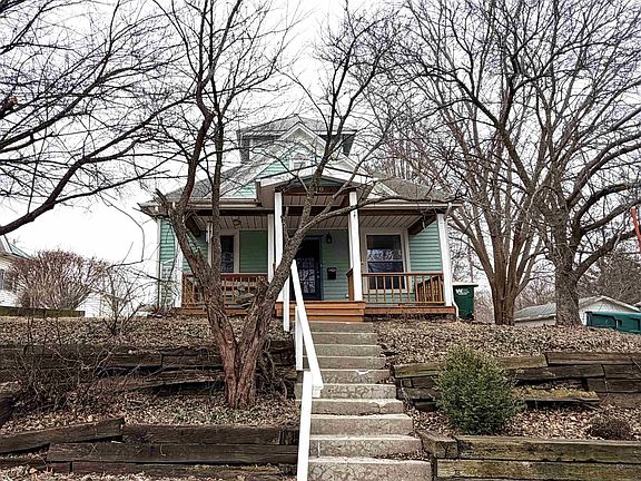 2nd image of 300 E Madison Ave