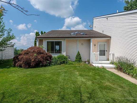 3rd image of 3027 Bluewater Ln SW