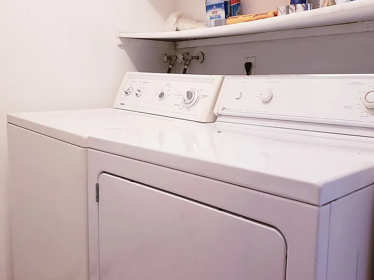 Laundry (Washer/Dryer)