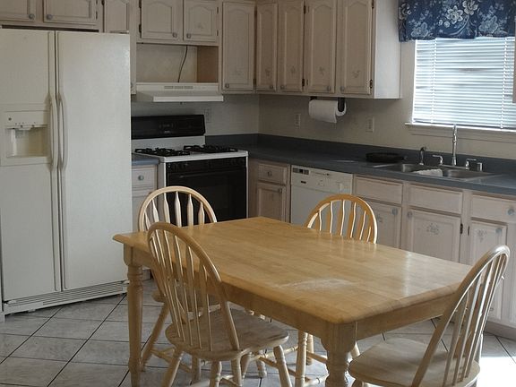 3rd image of 3306 Hourigan Pl