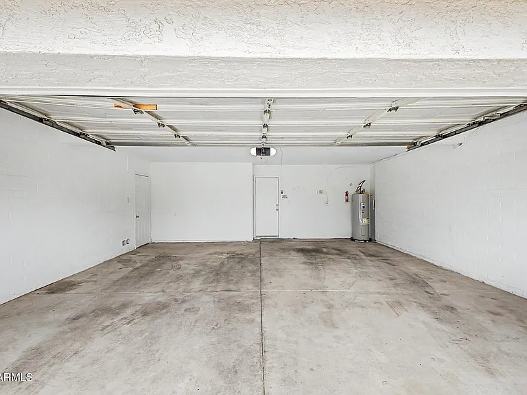 2457 W Redfield Rd — Photo 38