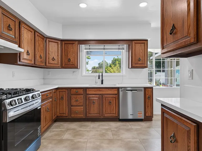 4260 Maplewood Pl — Photo 16