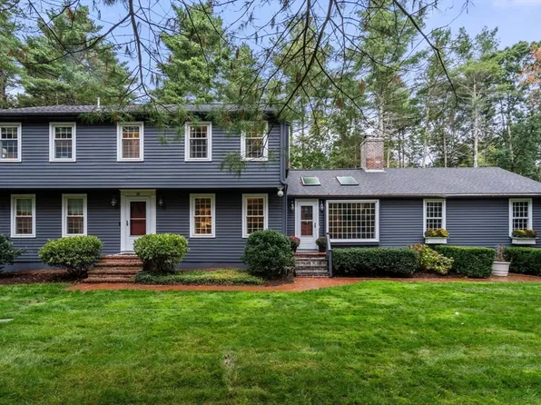 18 W Pine Dr, Walpole, MA 02081