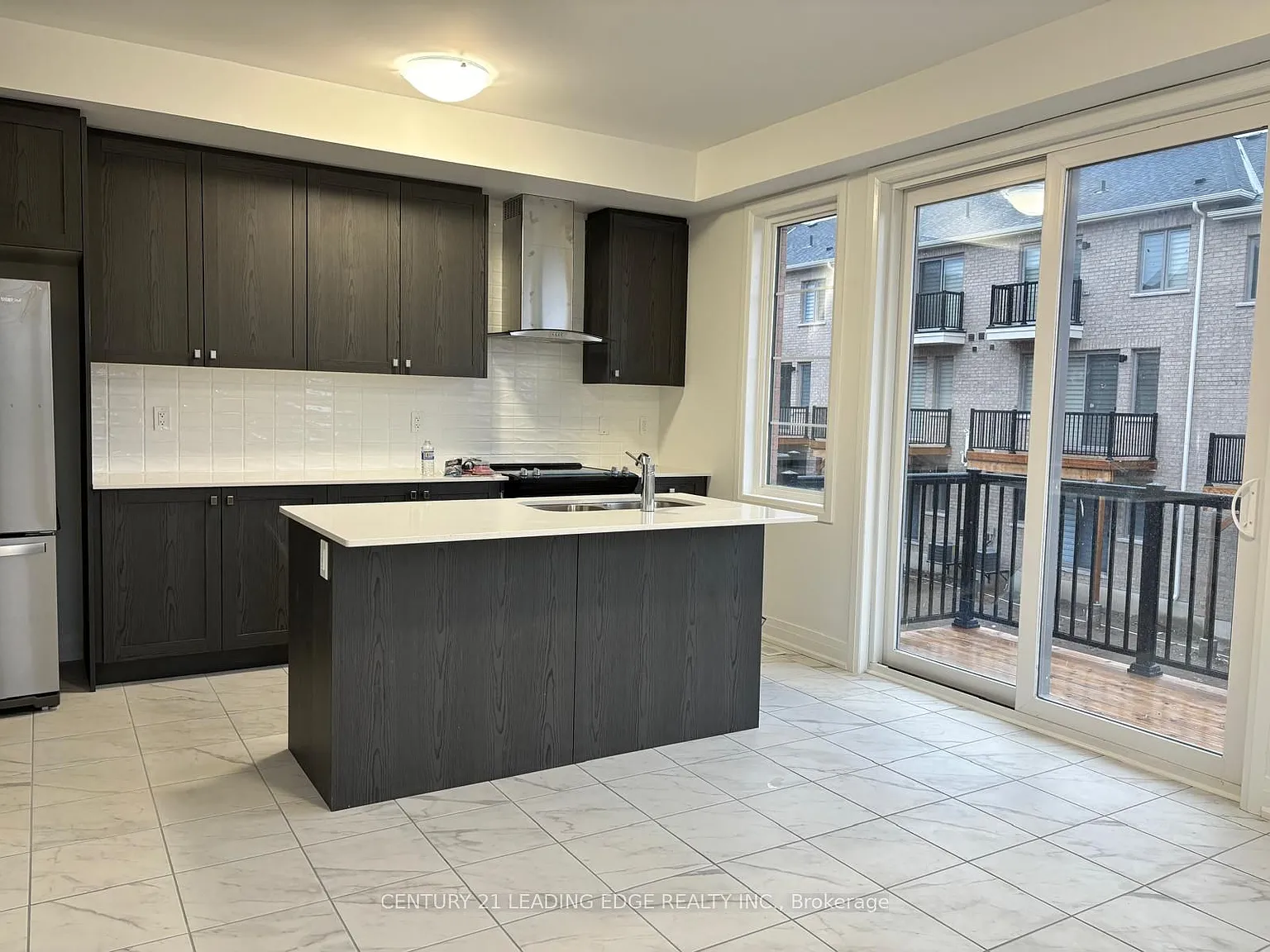3 bed, $3,000 — Photo 2