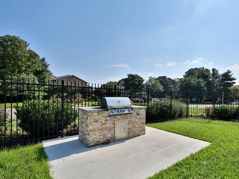 Country Manor Apartment Homes — Photo 17