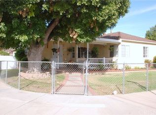 18425 Sylvan St, Reseda, CA 91335
