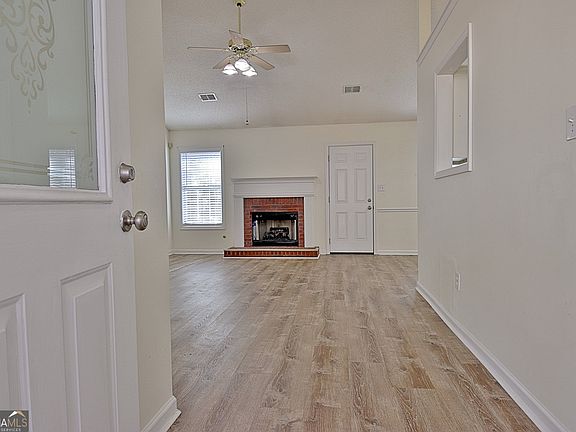 5th image of 514 Sarahs Ln