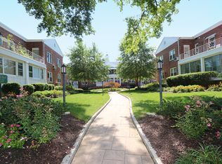 1371 Broadway APT B4, Hewlett, NY 11557