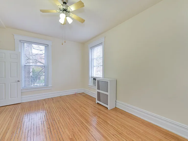 Dupont Apartments — Photo 21