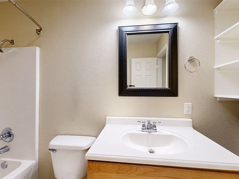 1724 Boardwalk Ct — Photo 34