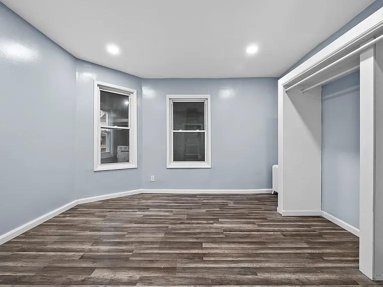 145 E 31st St #1 — Photo 3