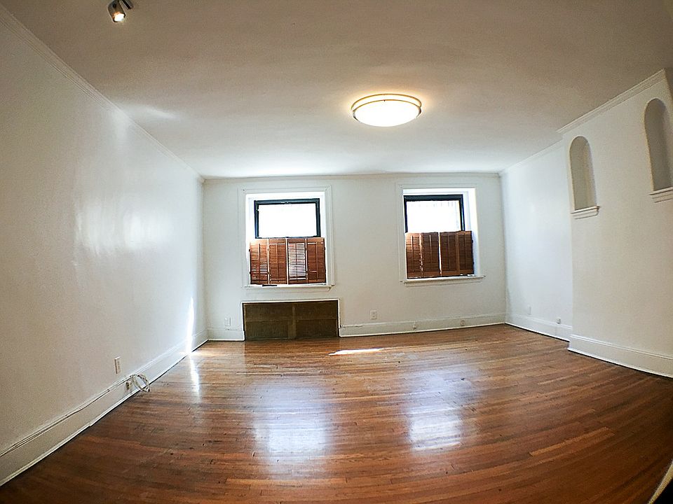 2nd image of 146 Willow St APT 1