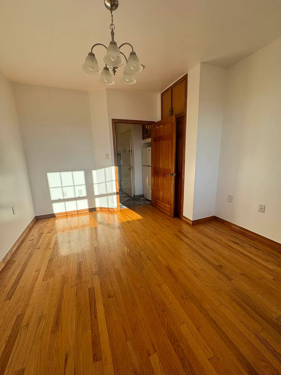 Building Photo - 89 Diamond St #Z