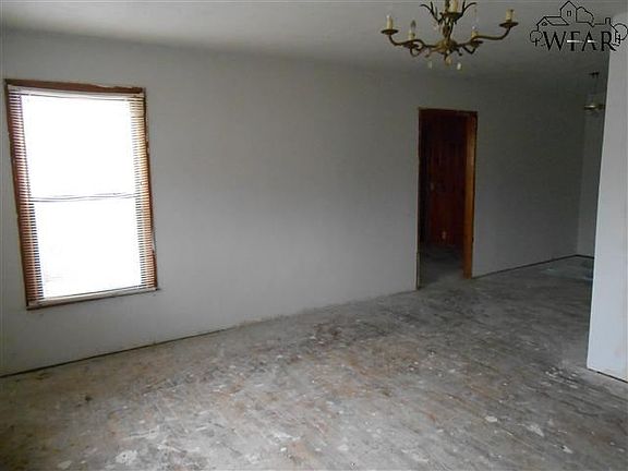 4th image of 605 Sycamore Dr
