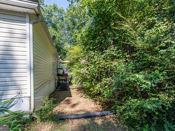 3rd image of 556 Old Corinth Rd