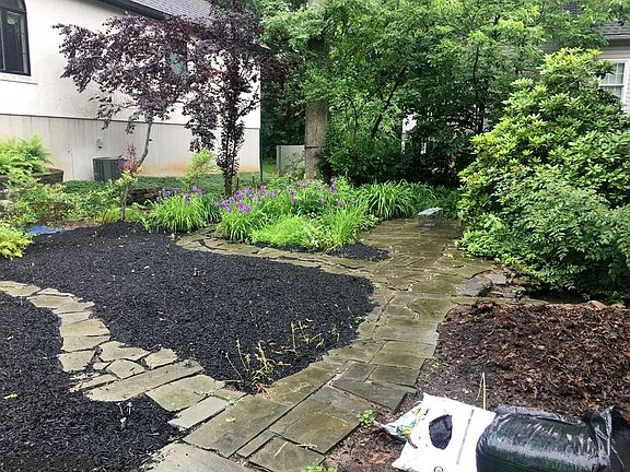 3rd image of 1008 Glenn Cir N