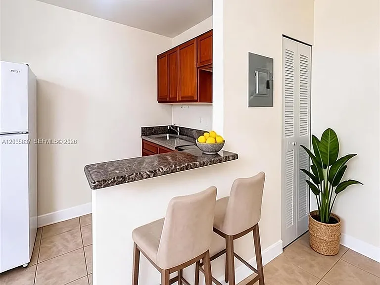 1533 NW 2nd St #6 — Photo 5