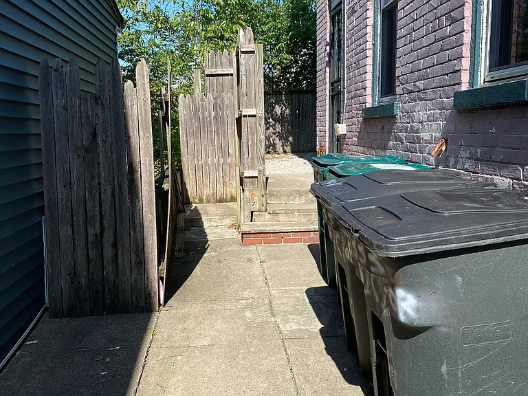 2333 Victor St — Photo 19