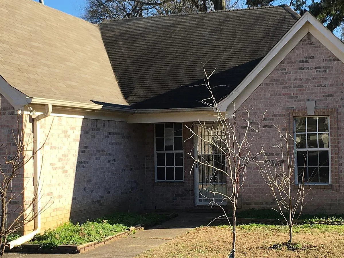 3 bed, 1300 sqft, $1,800 — Photo 2