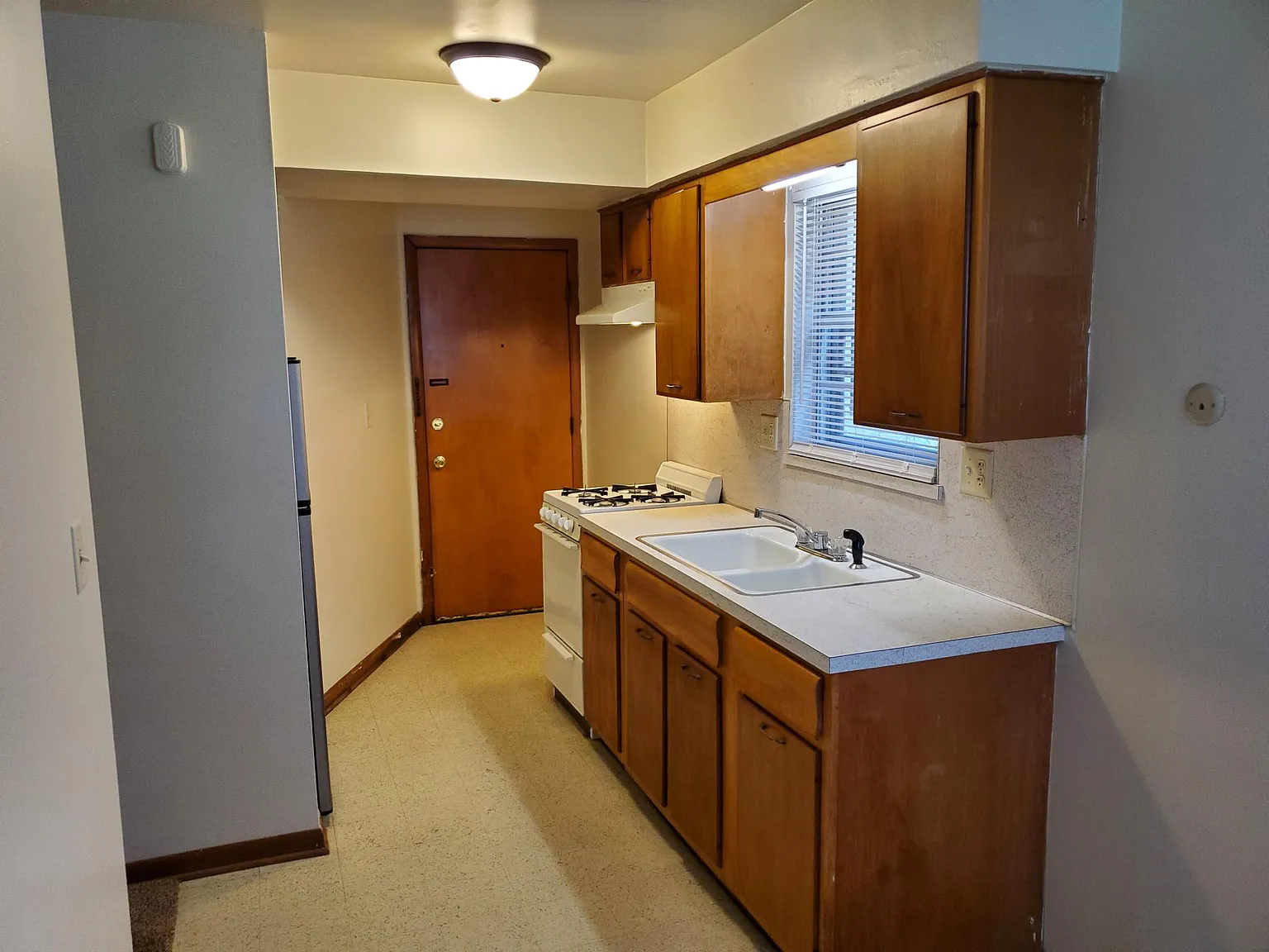 1 bed, 750 sqft, $1,150 — Photo 3