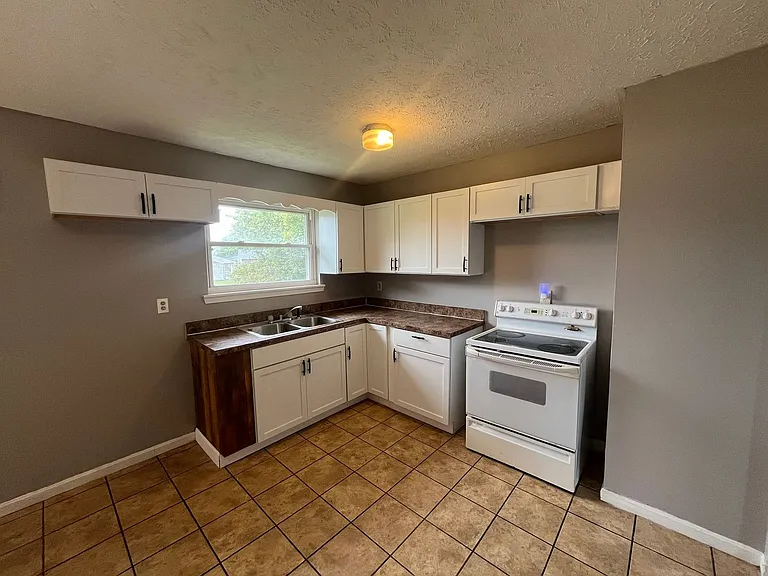 4920 Stokes Ct — Photo 9