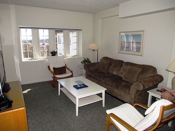 4th image of 236 Edgemere St #318