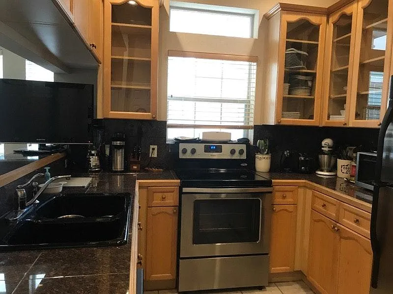 2918 Ranch Road 620 N — Photo 2
